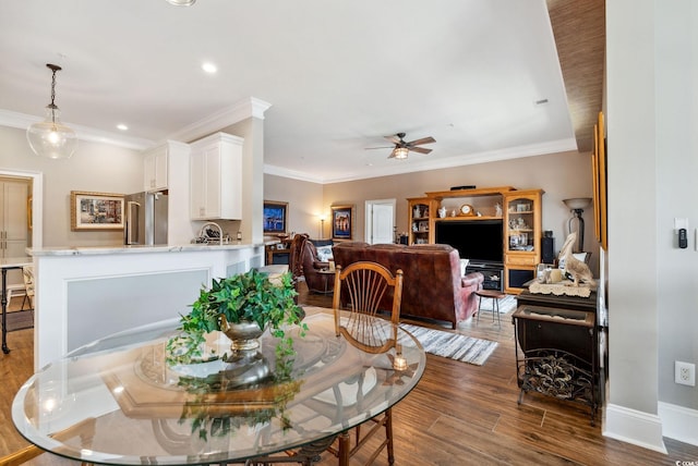 dining area featuring a ceiling fan, baseboards, recessed lighting, ornamental molding, and dark wood-type flooring