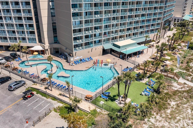 view of swimming pool