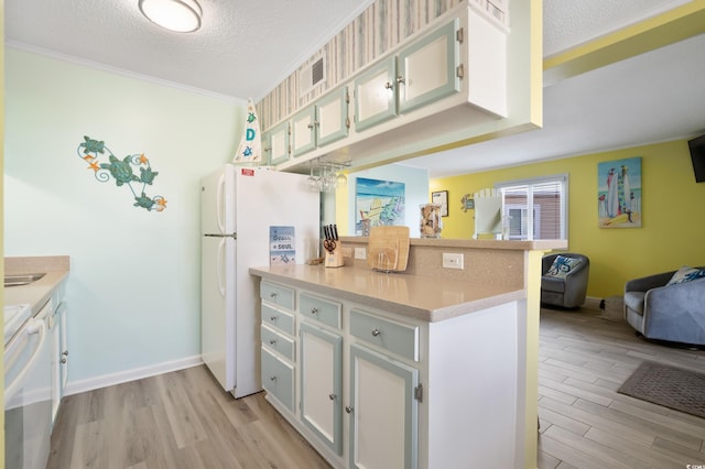 kitchen featuring kitchen peninsula, a textured ceiling, light hardwood / wood-style floors, and white cabinets