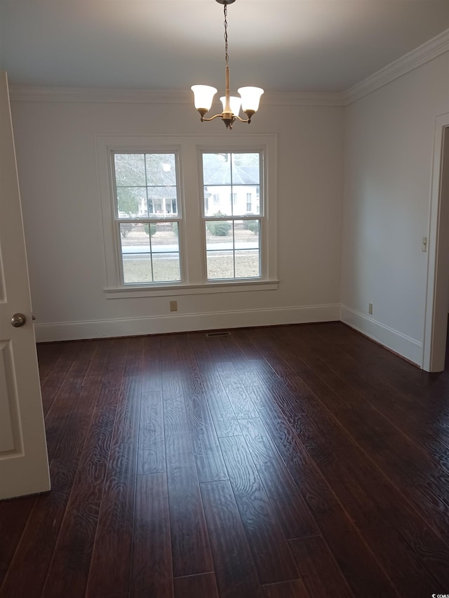 spare room featuring crown molding, a chandelier, and dark hardwood / wood-style floors