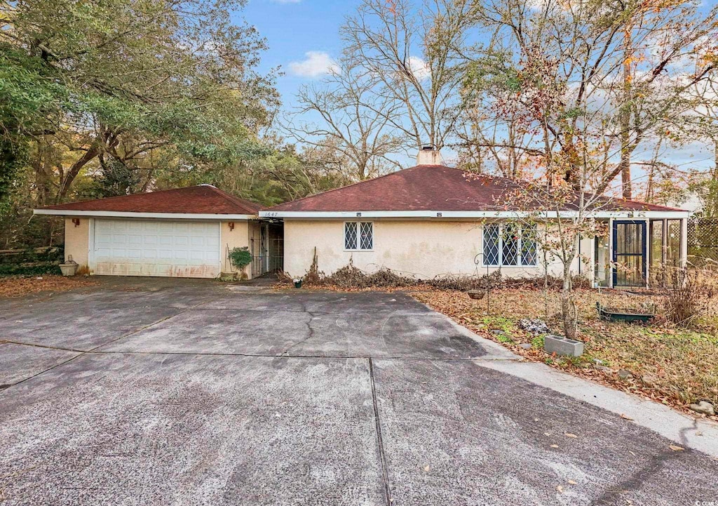 ranch-style home featuring a garage