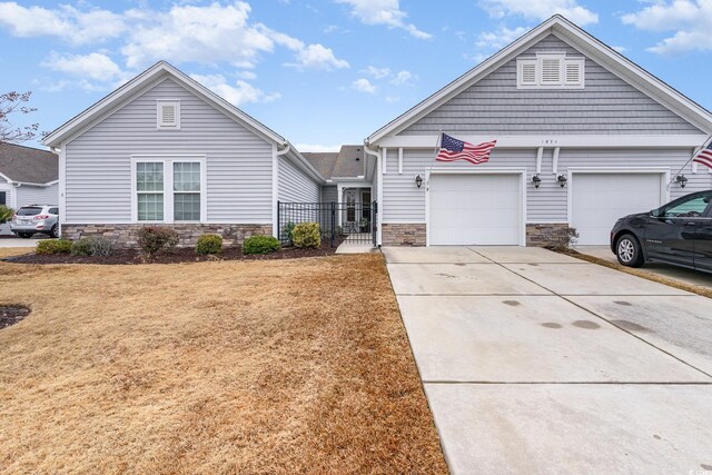 view of front facade featuring a front lawn and a garage