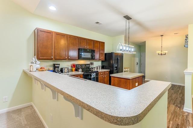 kitchen with visible vents, black appliances, light countertops, and baseboards