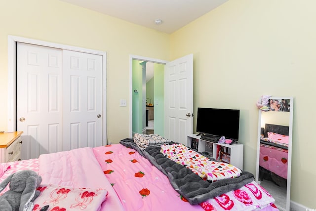 bedroom featuring a closet