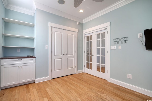 interior space featuring light wood-style flooring, baseboards, crown molding, and recessed lighting