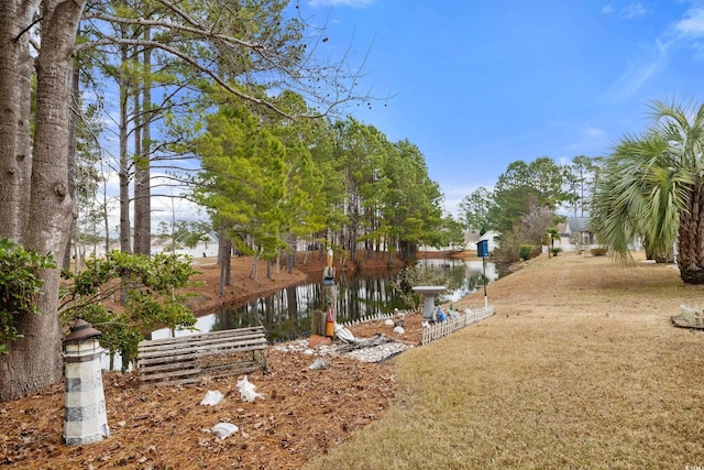 view of yard featuring a water view