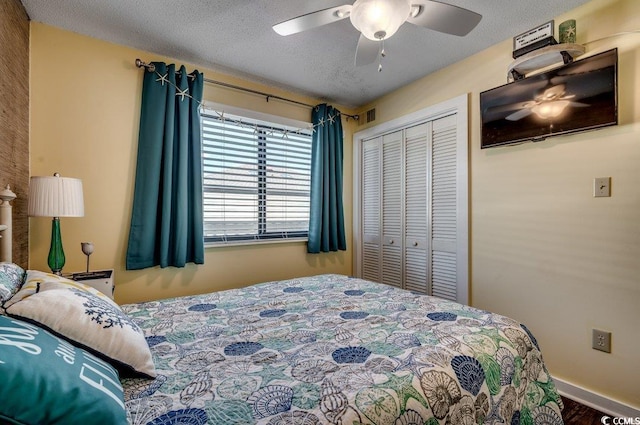 bedroom with a textured ceiling, a closet, and ceiling fan