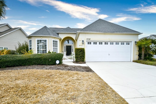 view of front facade featuring a garage