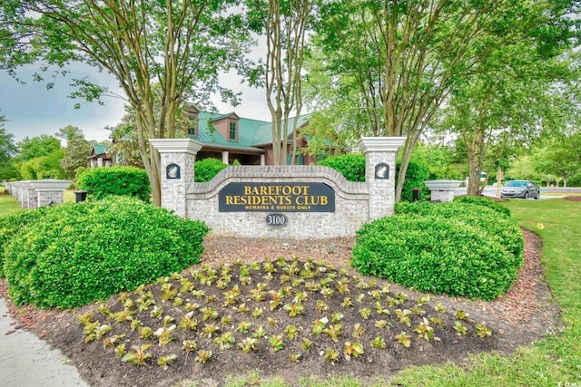 view of community / neighborhood sign