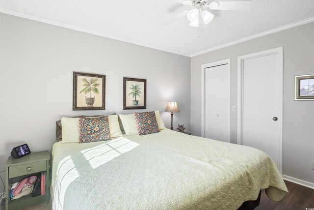 bedroom with a textured ceiling, ceiling fan, ornamental molding, and dark hardwood / wood-style floors