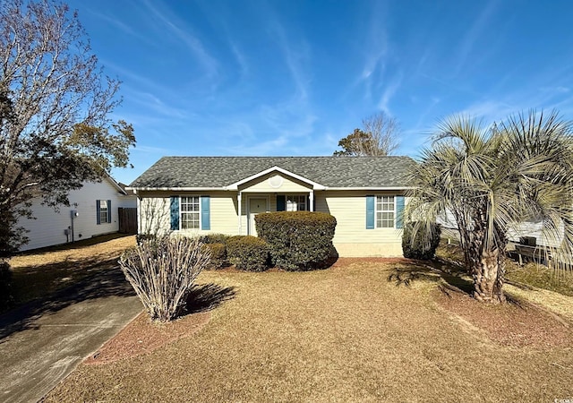 view of front of home featuring a front lawn