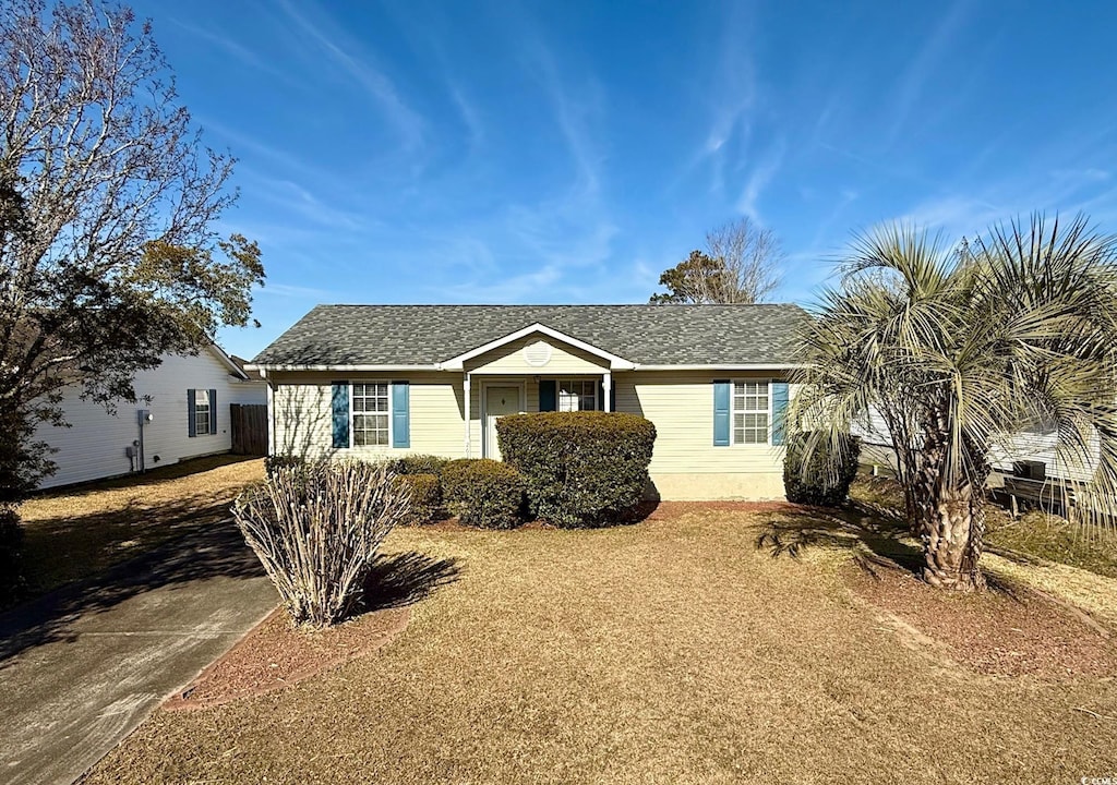 view of front of home featuring a front lawn