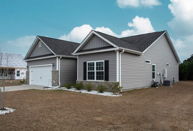 view of front facade featuring a garage and a front lawn