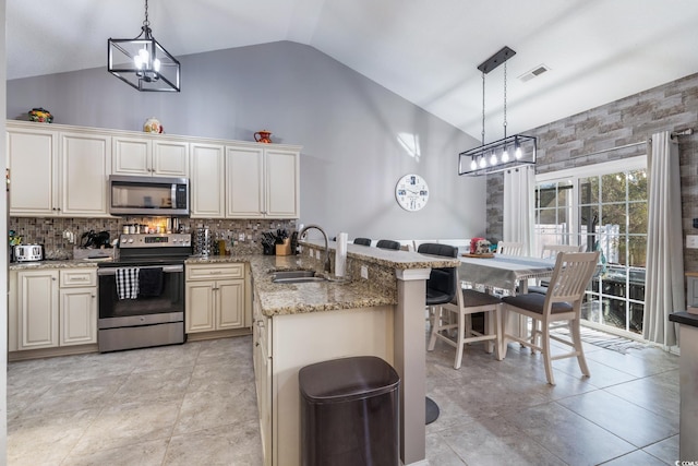 160 Maggie Way, Myrtle Beach, SC 29588 - kitchen with stainless steel appliances, a peninsula, a breakfast bar, backsplash, and high vaulted ceiling