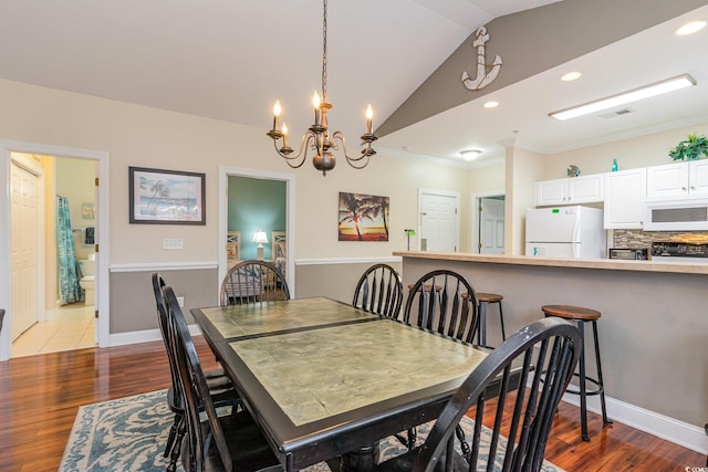 dining area with lofted ceiling, light wood-style flooring, baseboards, and recessed lighting