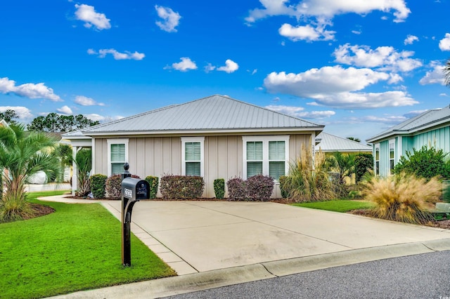 view of front of house with a front lawn