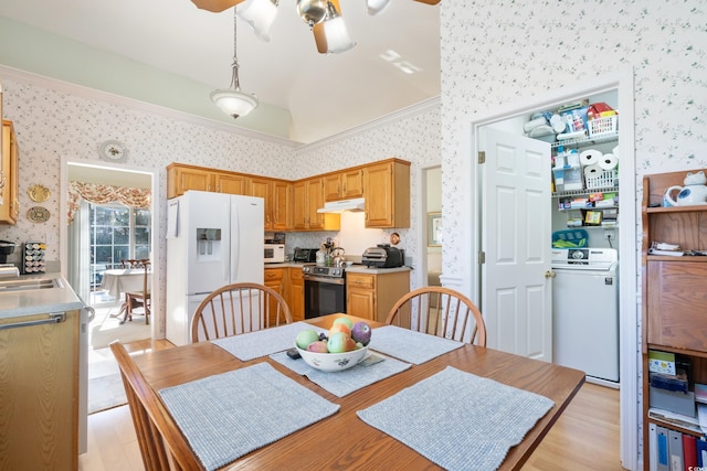 dining area with ceiling fan, crown molding, light hardwood / wood-style floors, and sink