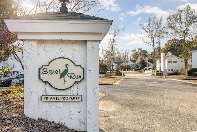 view of community / neighborhood sign