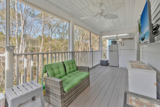 sunroom / solarium with ceiling fan