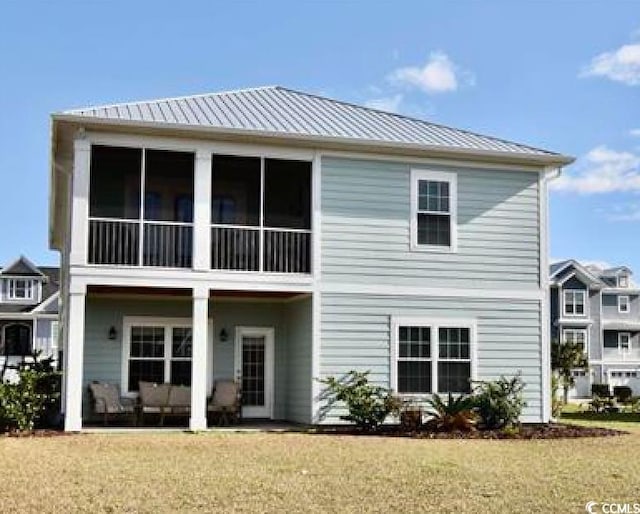 back of house featuring a yard