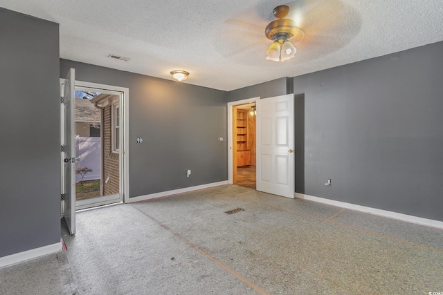 unfurnished bedroom with ceiling fan and a textured ceiling