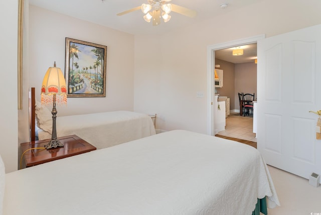 bedroom with ceiling fan