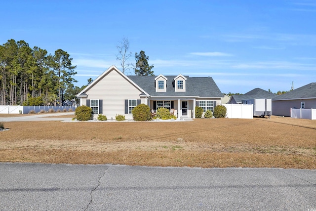 view of front facade featuring a front yard and a porch