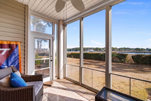 sunroom featuring ceiling fan