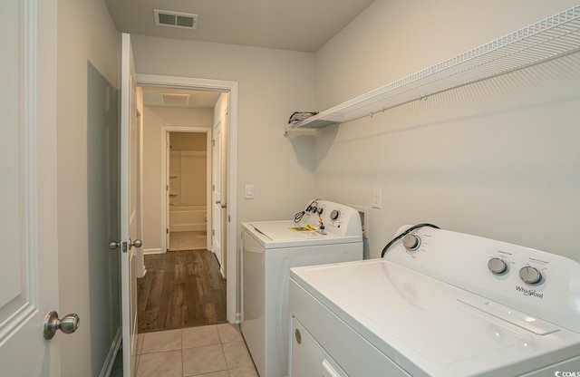 laundry room featuring light tile patterned flooring and independent washer and dryer