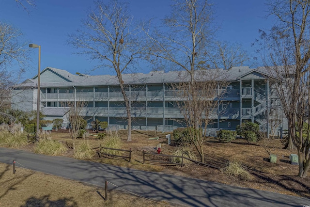 view of apartment building / complex