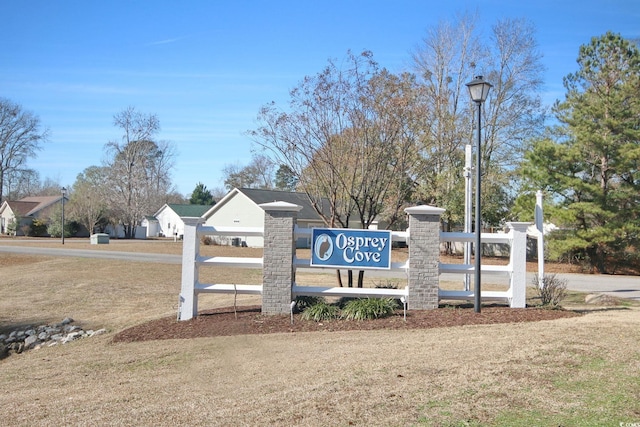 community sign featuring a yard