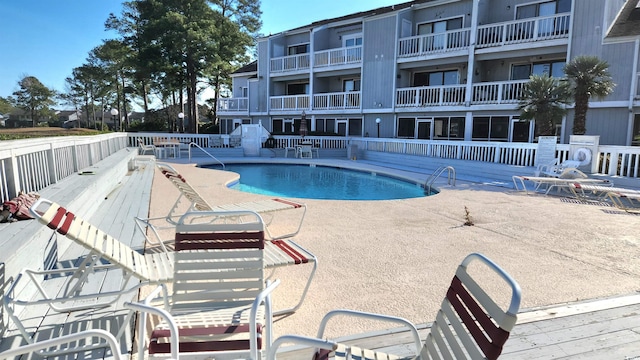 view of swimming pool featuring a patio