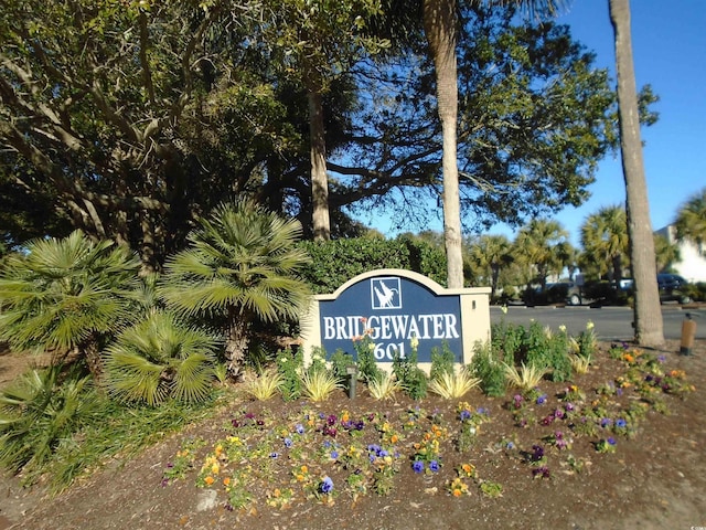 view of community / neighborhood sign