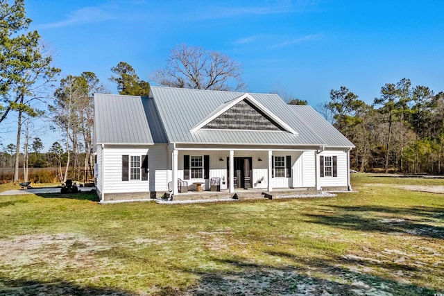 view of front of house featuring covered porch and a front lawn