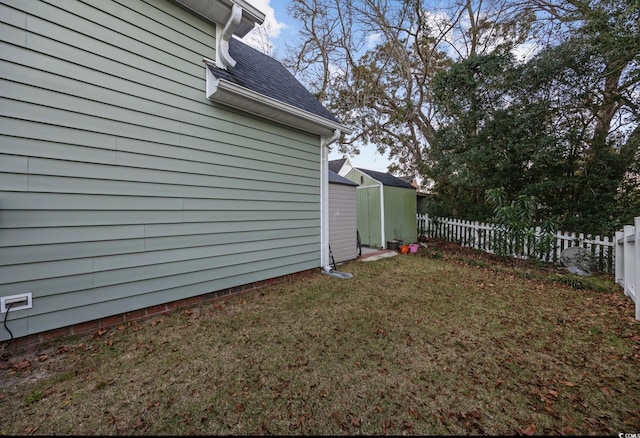 view of yard with a shed