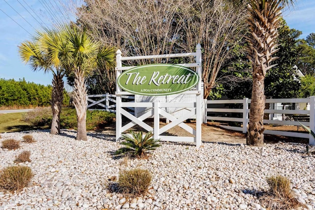 view of community / neighborhood sign