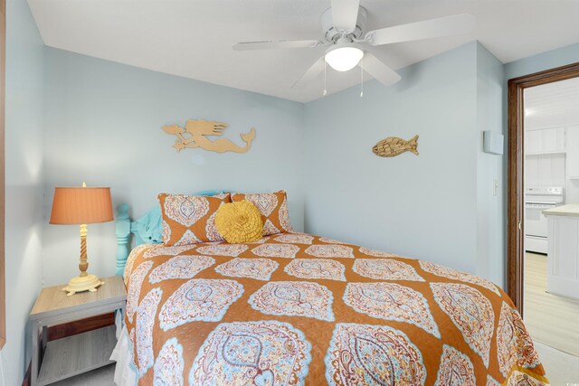 bedroom featuring ceiling fan