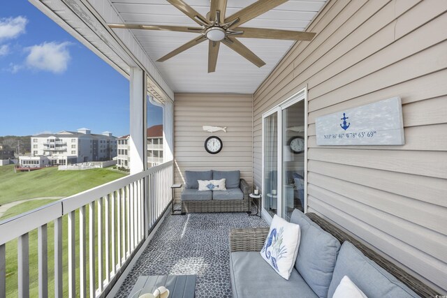 balcony featuring ceiling fan