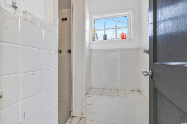 bathroom featuring tiled shower