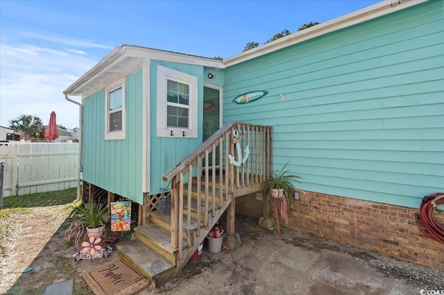 entrance to property with fence