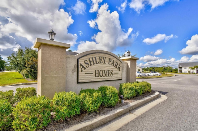 view of community / neighborhood sign