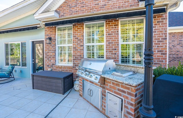 view of patio featuring an outdoor kitchen and area for grilling