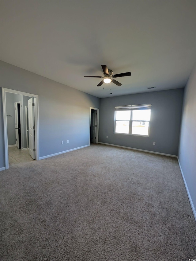 empty room featuring light carpet and ceiling fan