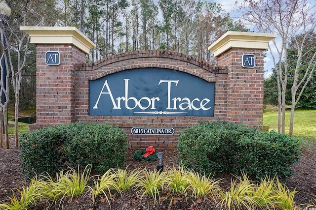 view of community / neighborhood sign