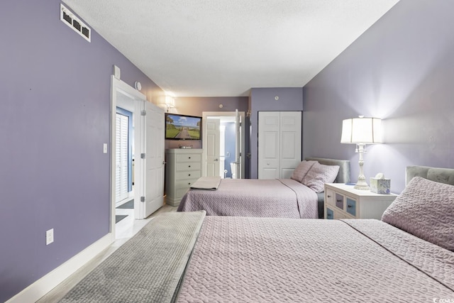 bedroom featuring a textured ceiling and a closet