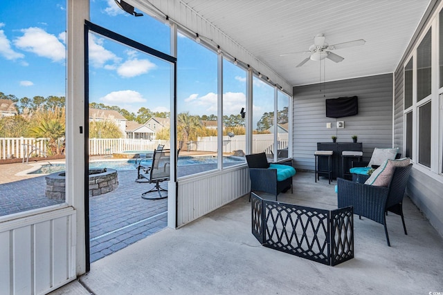 sunroom / solarium with ceiling fan