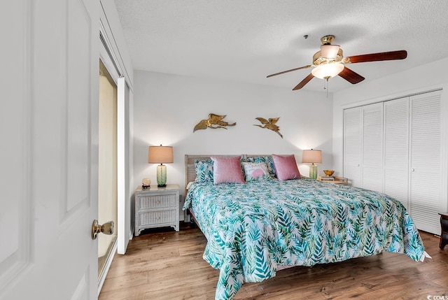 bedroom with hardwood / wood-style floors, a closet, a textured ceiling, and ceiling fan