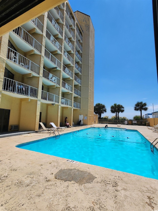 view of swimming pool