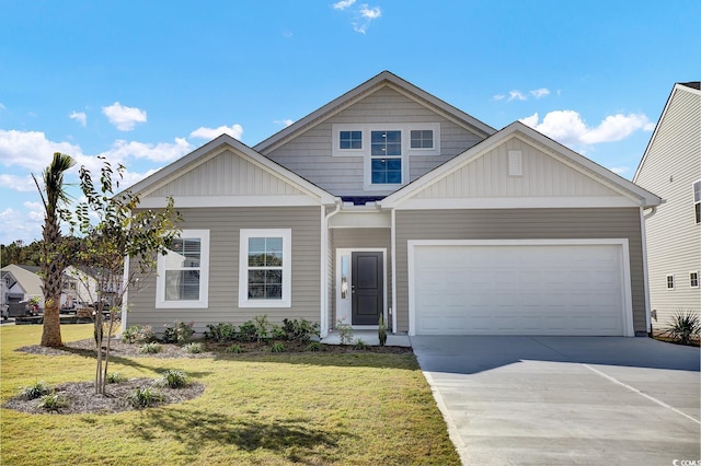 view of front of property featuring a front yard and a garage