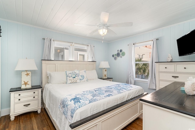 bedroom featuring ceiling fan, dark hardwood / wood-style floors, and crown molding